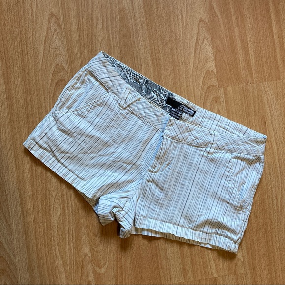 Volcom shorts, size 27 (7) - Picture 2 of 5
